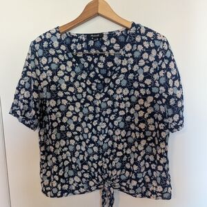 Madewell Navy and Cream Floral Tie-Front Short Sleeve Blouse